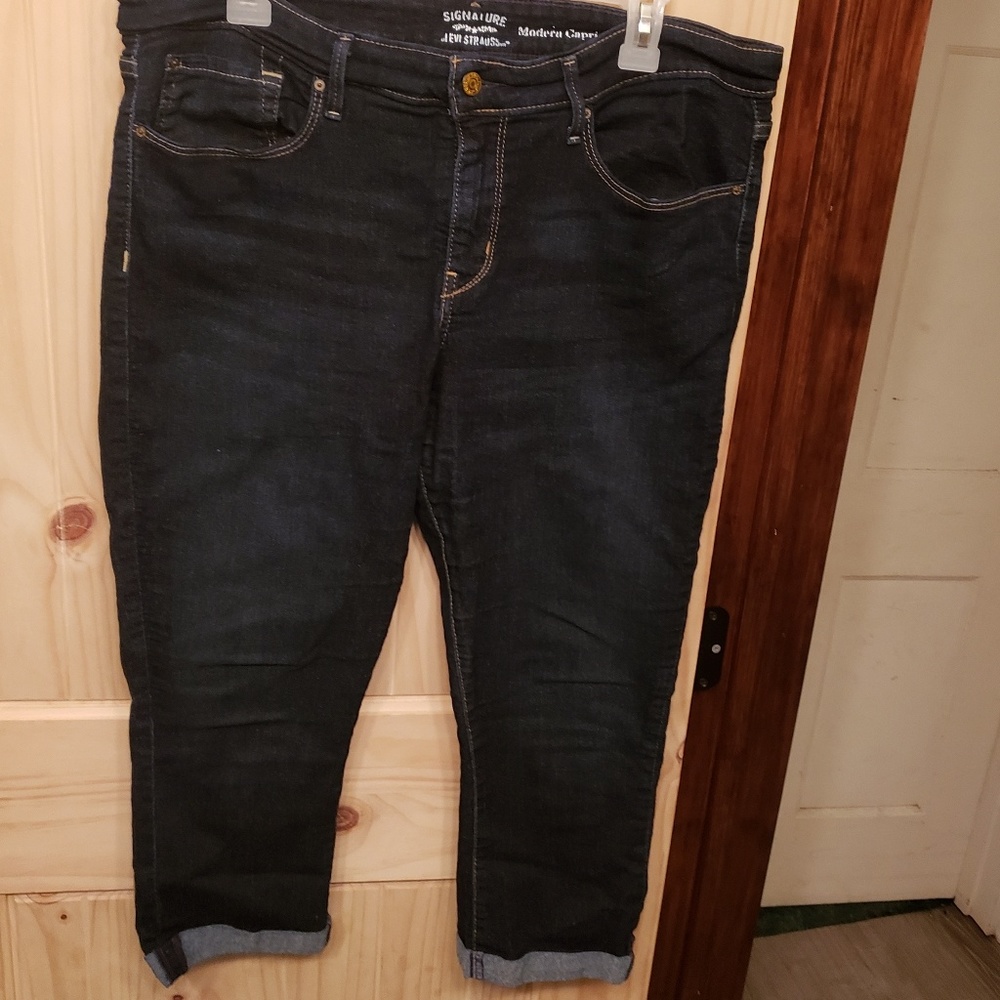 Levi Strauss capris